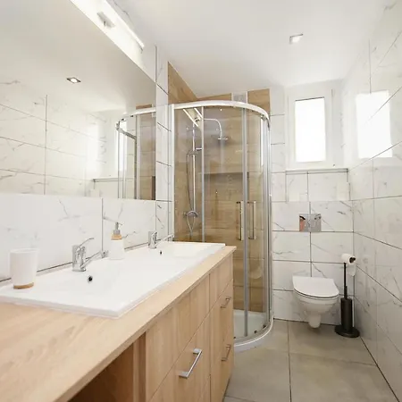 Victus Apartamenty, Rey 소포트